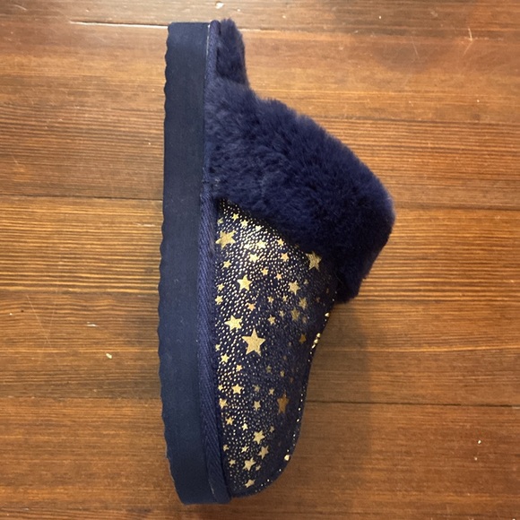 Slippers - Picture 3 of 3